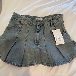 Zara Pleated denim skirt